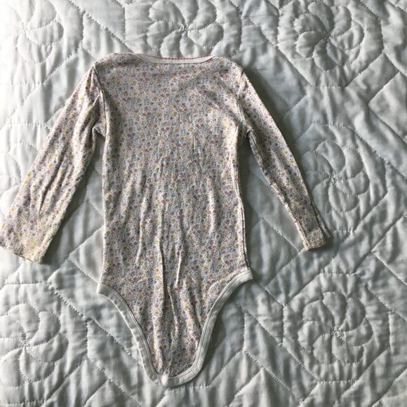 ⚪ Carter's baby girl 24 mo floral print long sleeve lap shoulder onesie - Picture 4 of 9